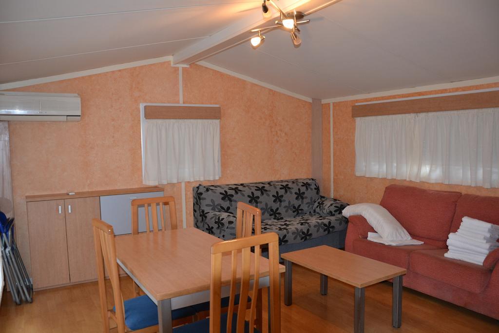 Camping Fuentes Blancas Burgo Екстериор снимка