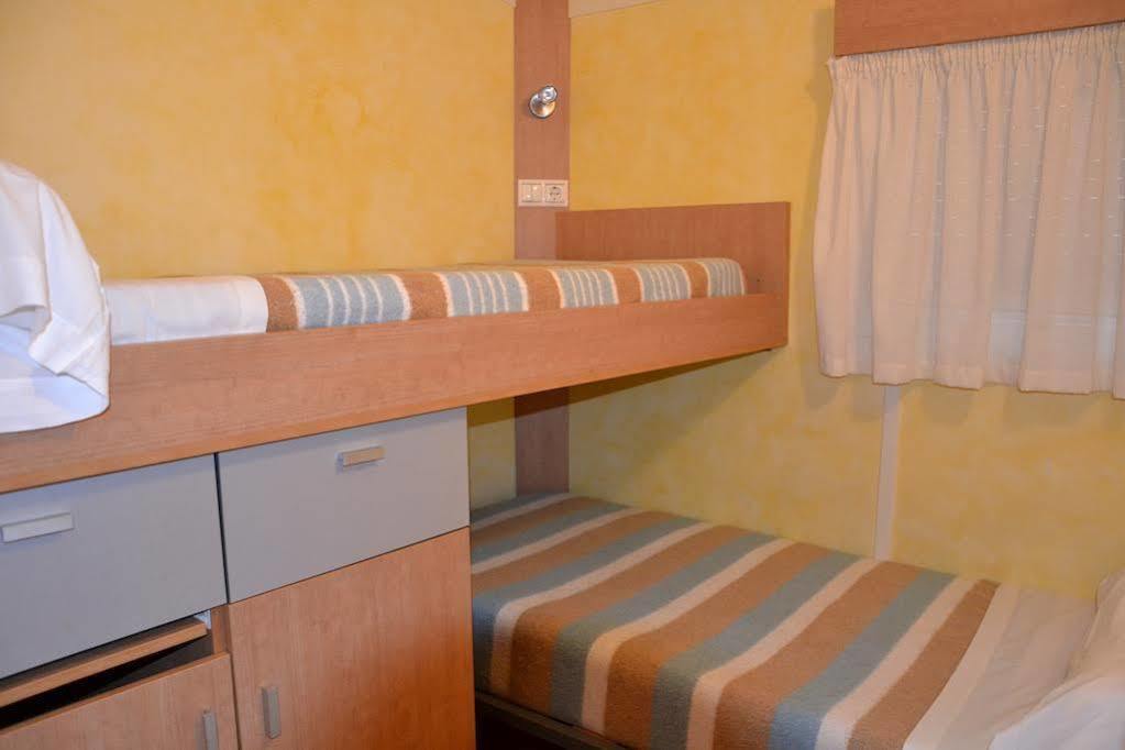 Camping Fuentes Blancas Burgo Екстериор снимка
